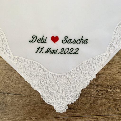 Schweizer Spitze - Stofftaschentuch für besondere Anlässe (Hochzeiten, festliche Anlässe, Geburten) - Namen Debi und Sascha - Detail